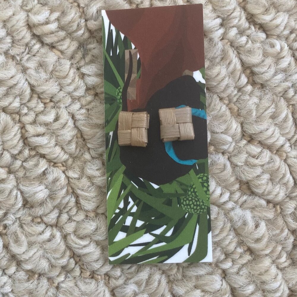 Hawai'ian Woven Stud Earrings and Pouch